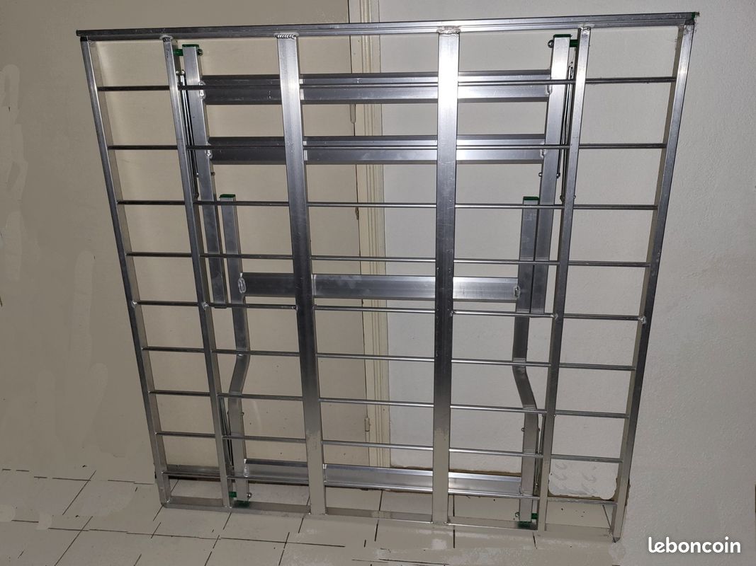 Table ALU inclinée NEUVE 120*120 pliable (image 2)