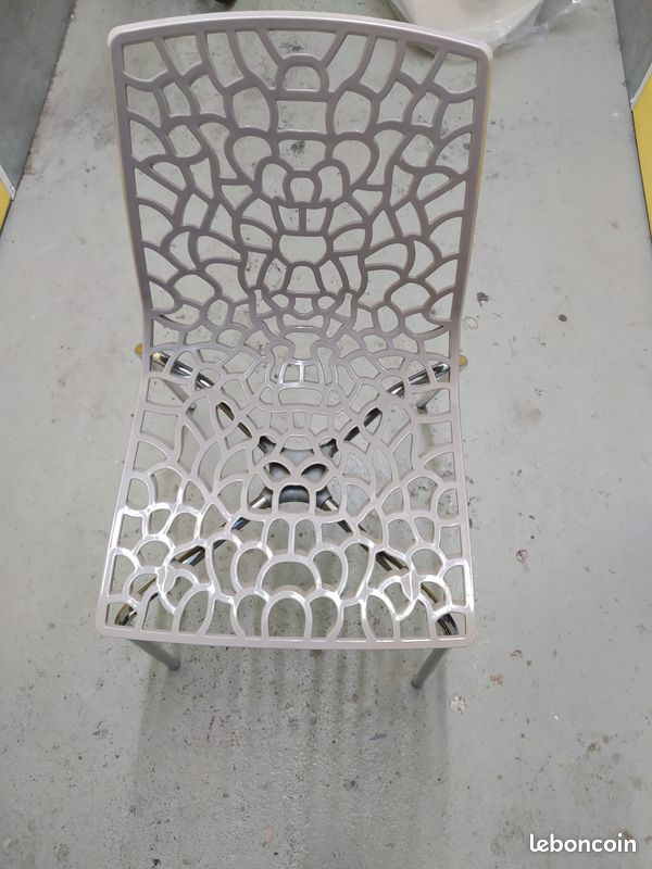 Lot de 4 chaises Design Taupe TRAVIATA (image 3)