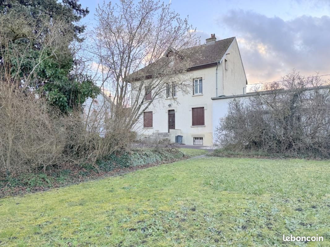 Maison 7 pièces 180 m² · à Vincey · 180 m² · 169 500 €