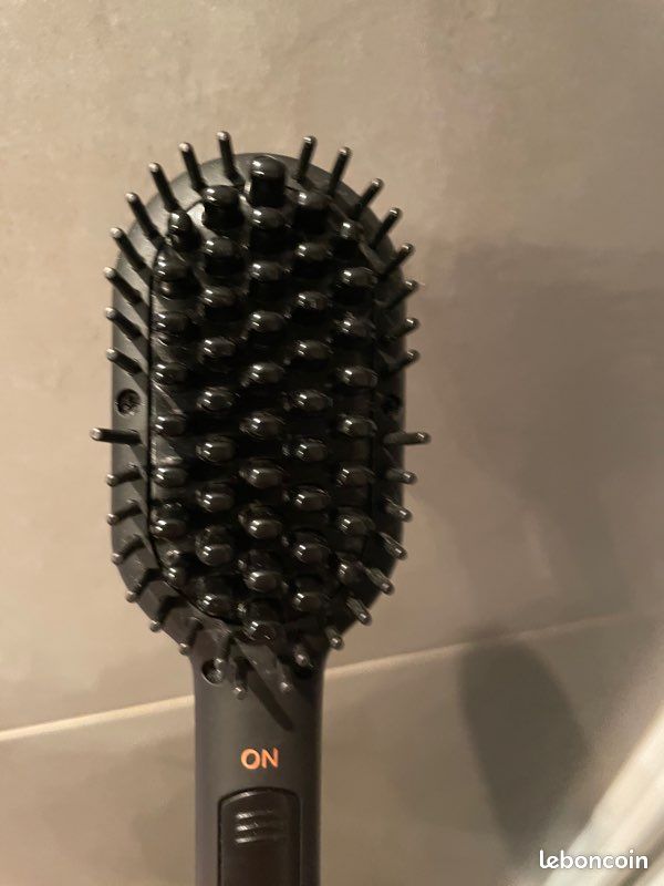 Mini brosse à lisser chauffante Amika (image 3)