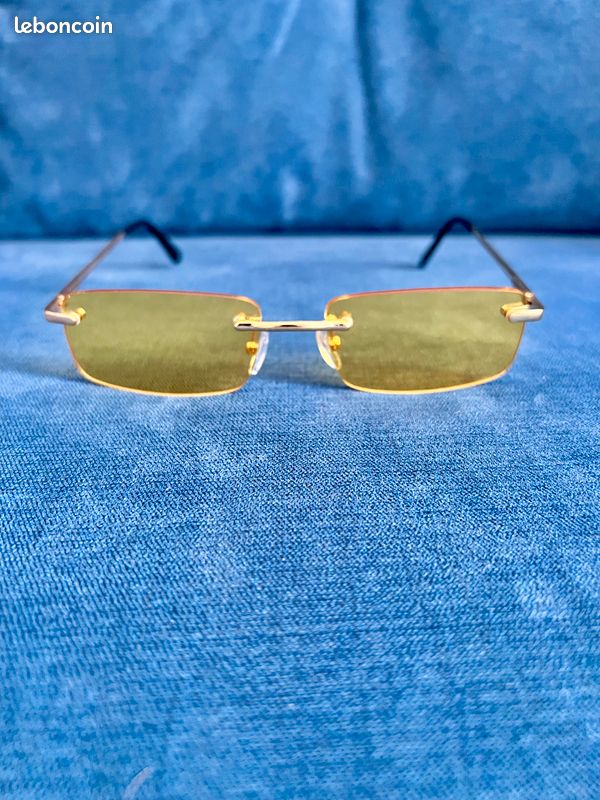 Lunettes de soleil en TRÈS BON ÉTAT (image 2)