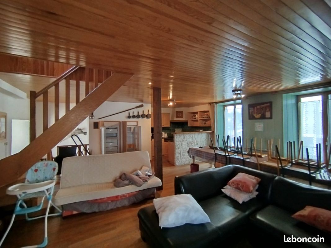 Immeuble 160 m² · à Besse-et-Saint-Anastaise · 160 m² · 285 000 €
