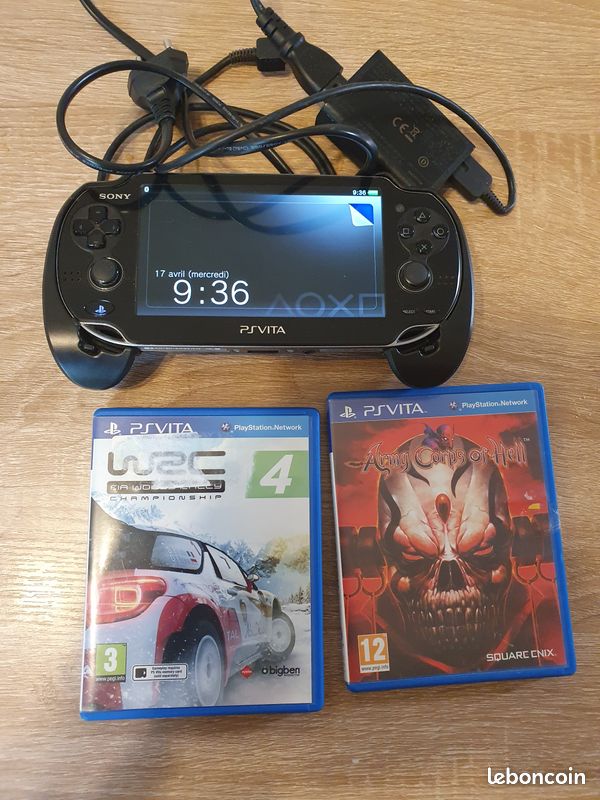 Lot psvita avec ses 2 jeux son chargeur excellente état (image 1)