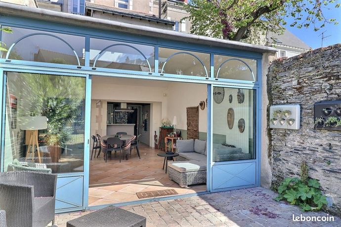 Maison 10 pièces 221 m² — 1