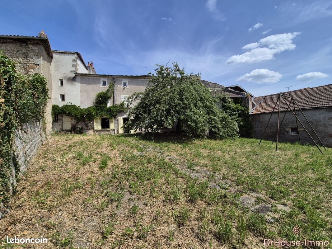 Maison 9 pièces 157 m² · à Cunlhat · 157 m² · 125 000 €