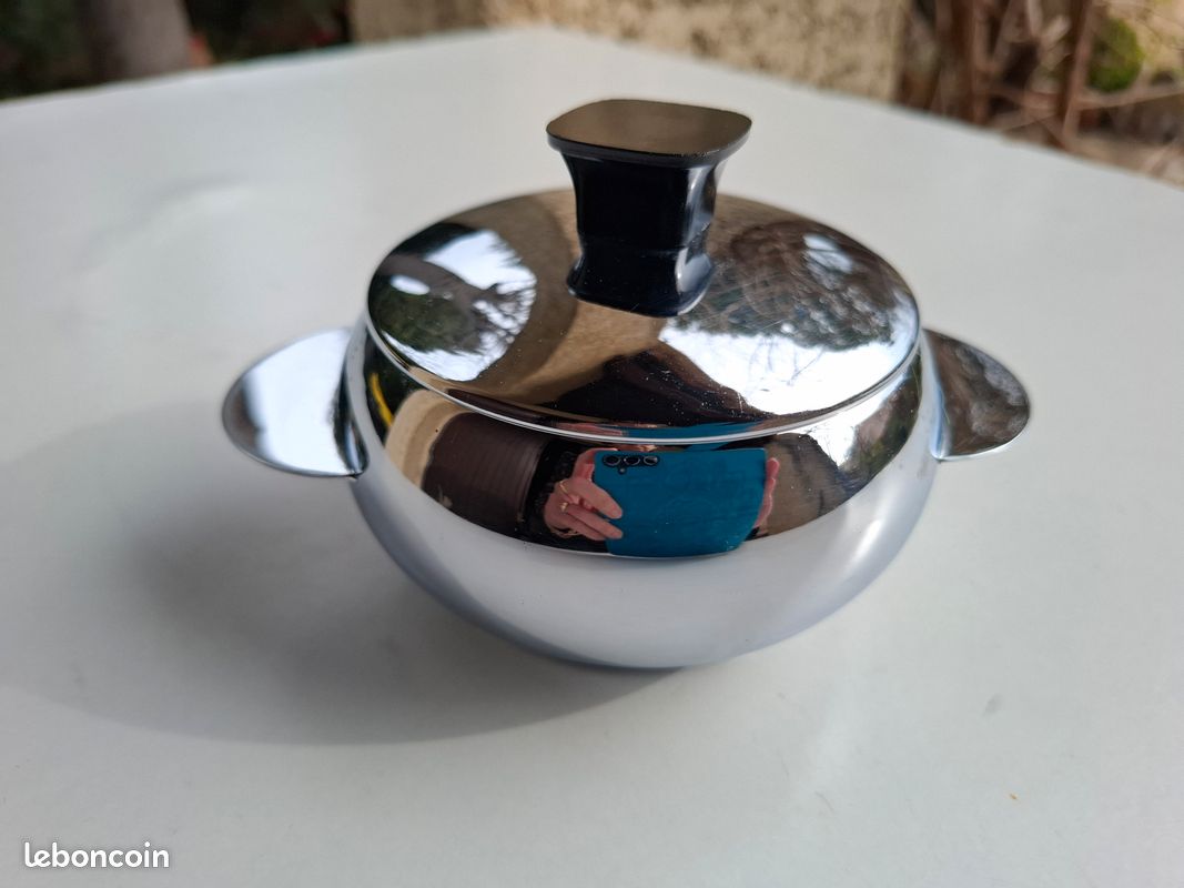 Sucrier Art Déco en métal argenté : bonbonnière vintage côtelée - France