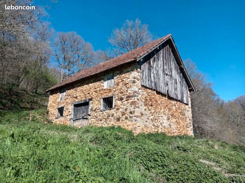 Maison 2 pièces 104 m² · à Lacourt · 104 m² · 82 000 €