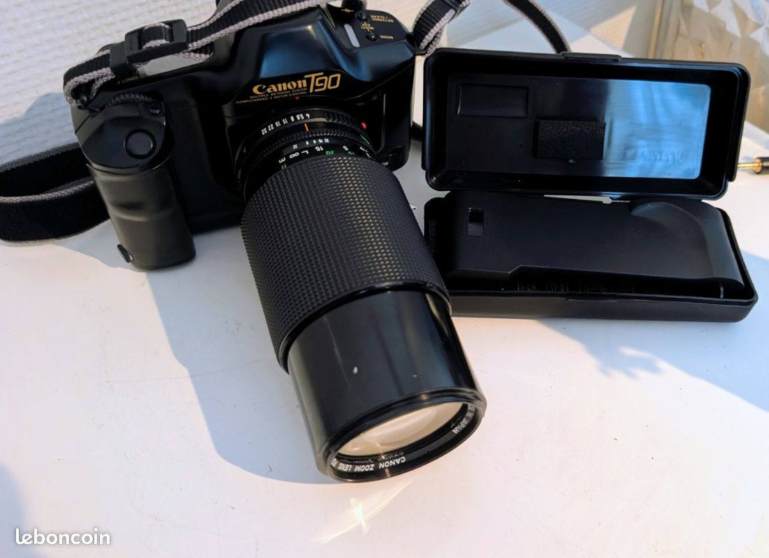 Lot Canon T90 + Objectif Canon nFD 70-210mm f/4 + Accessoires (image 1)