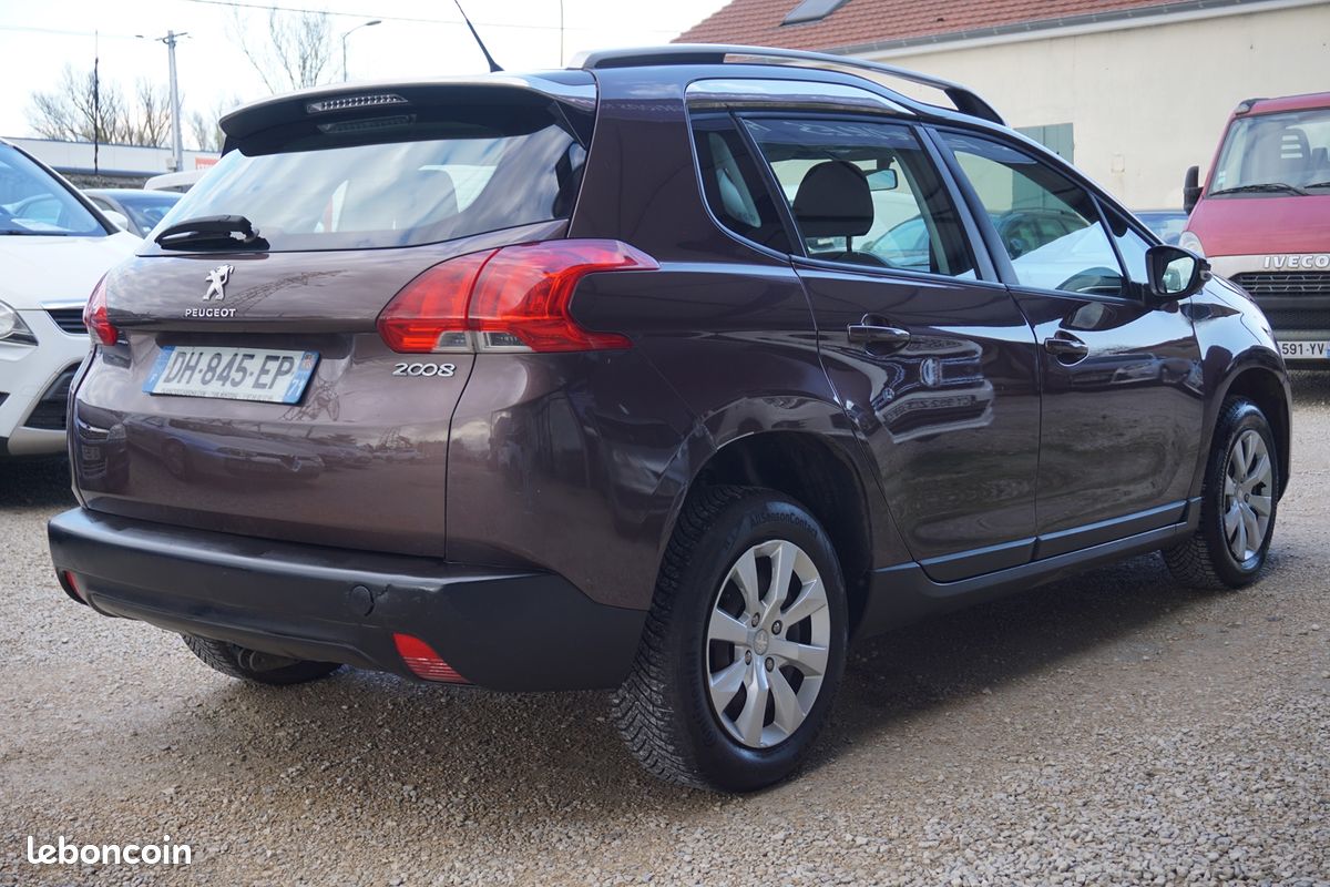 Peugeot 2008 1.2 VTI ACCESS (image 4)