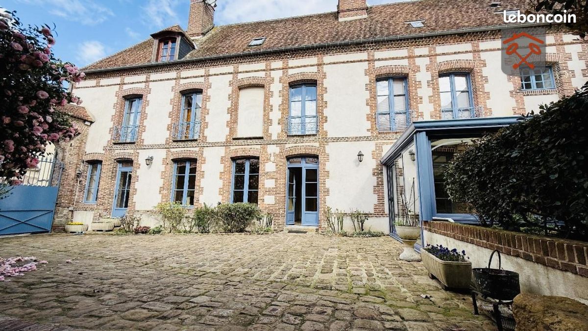 Maison 8 pièces 210 m² · à L'Aigle · 210 m² · 322 000 €
