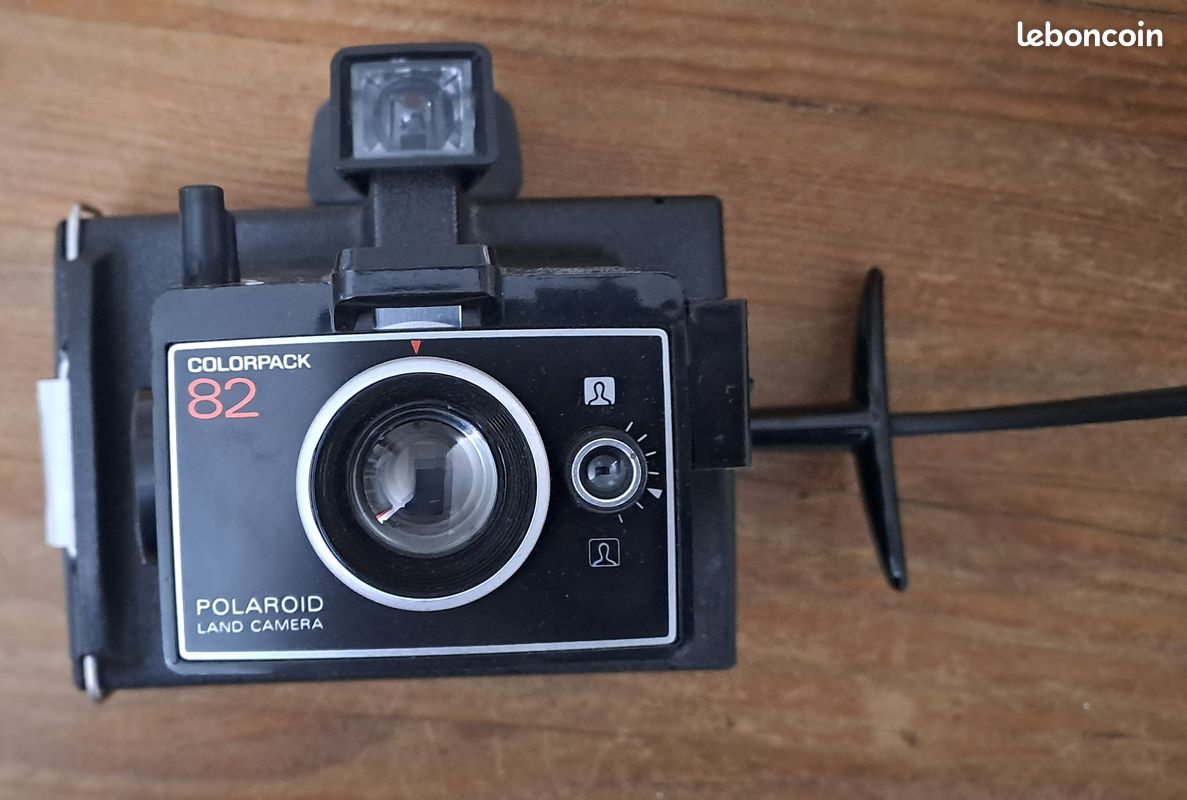 Appareil photo POLAROID COLORPACK 82 , bon état dans sa boîte d'origine
