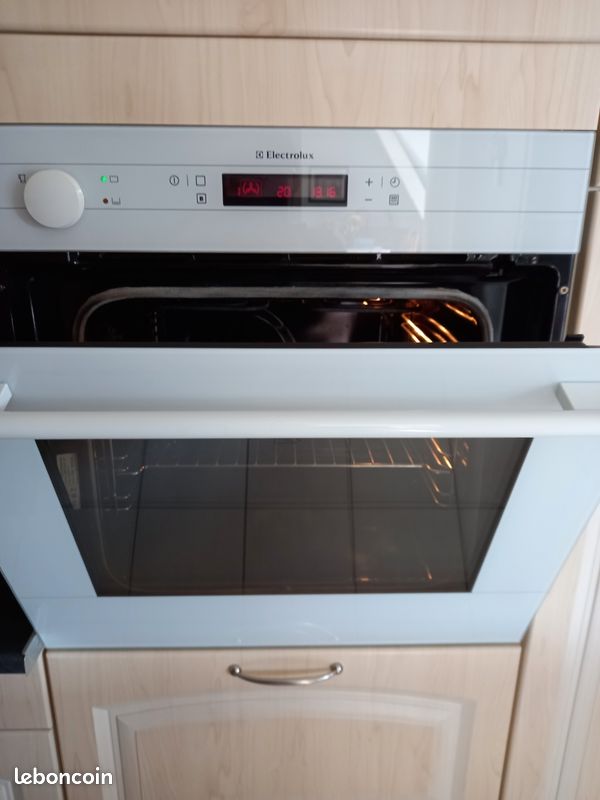 Four vapeur electrolux (image 3)