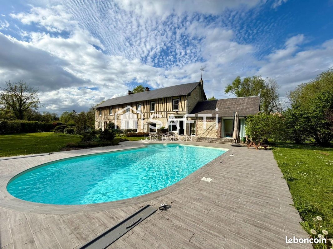 Maison 8 pièces 250 m² · à Saint-Martin-de-Boscherville · 250 m² · 690 000 €