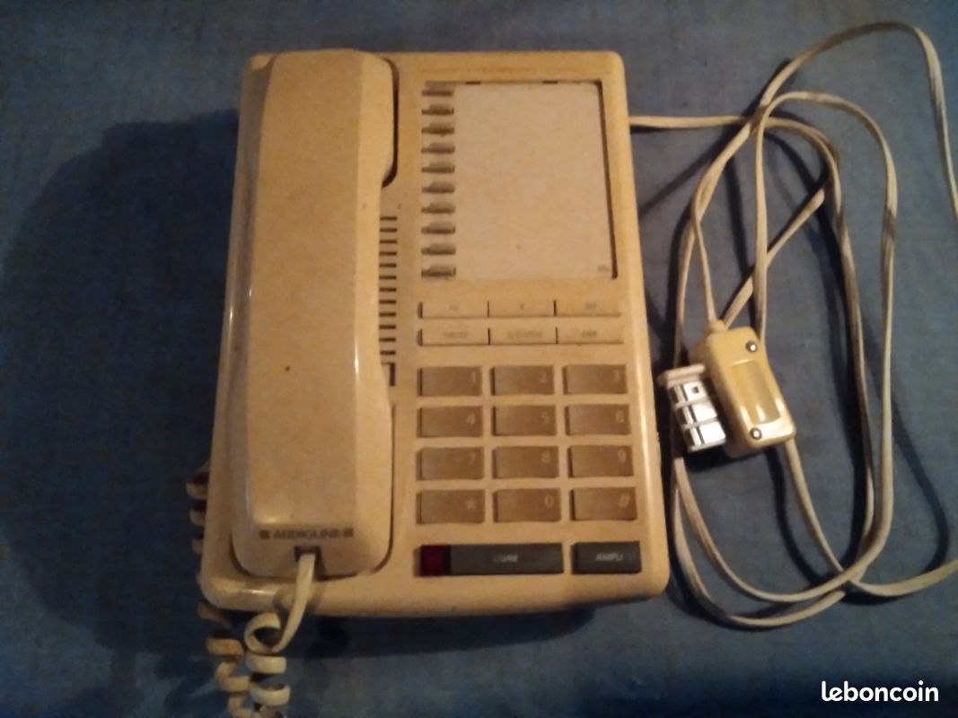 Téléphone vintage à touches plates (image 1)