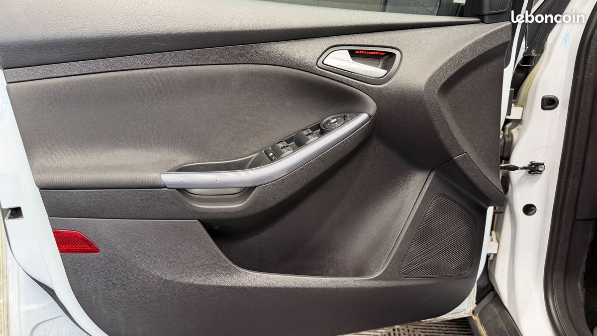 FORD FOCUS SW 1.0 ECOBOOST 125 CH TITANIUM-X START-STOP DISTRIBUTION REMPLACEe (image 27)