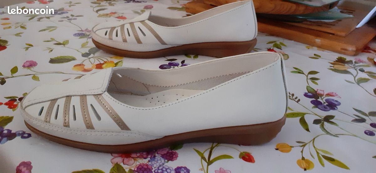 Mocassins blancs cuirs, quasi neufs, très souples, Taille 39, marque BESSON, portées 2 ou 3 fois (image 3)