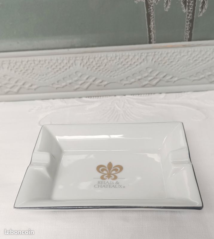 Apilco porcelain by Deshoulières