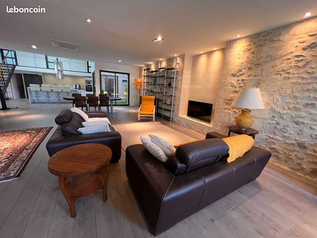 Loft 160 m2 - 3 chambres, 1 patio, 2 salle de bain - au coeur du vieux Lormont - Famille ou colocation - Lormont 33310 (image principale 0)