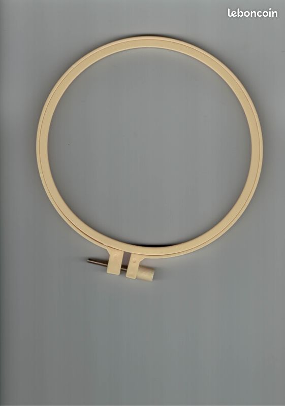 Tambour à broder (image 1)