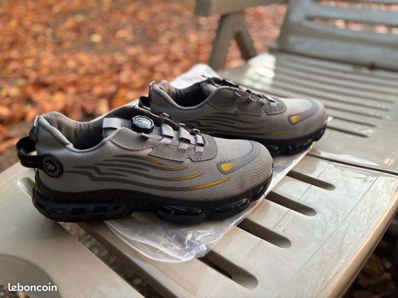 Chaussure de sécurité avec coque de protection (image 1)