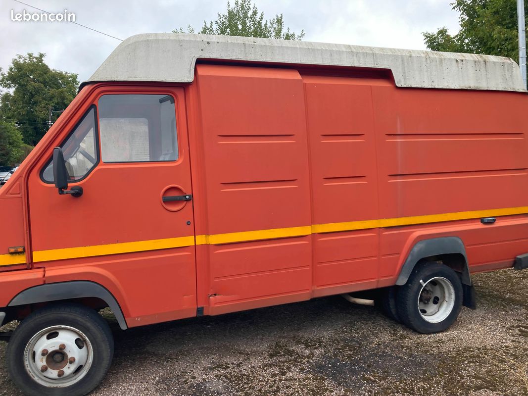 FASCICULE 16 UTILITAIRES RENAULT B 70.35D 4X4 FOURGON POMPIERS 1987