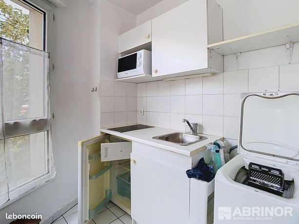 Studio 1 pièce 28 m² — 3