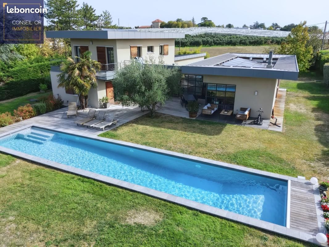 Maison 8 pièces 221 m² · à Saint-Genis-Laval · 221 m² · 1 685 000 €