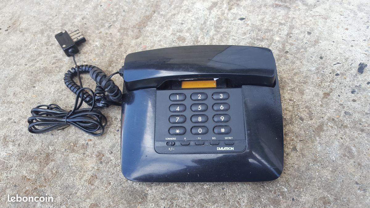 Telephone vintage avec grandes touches (image 1)