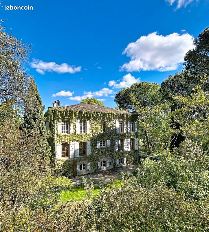 Maison 15 pièces 445 m² · à Larra · 445 m² · 995 000 €