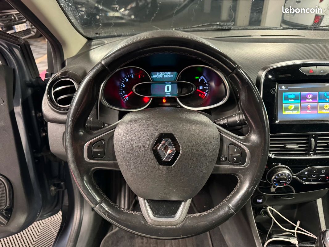 RENAULT CLIO IV dCi 90 Intens | TOIT PANORAMIQUE | CAMERA DE RECUL 10180 (image 16)
