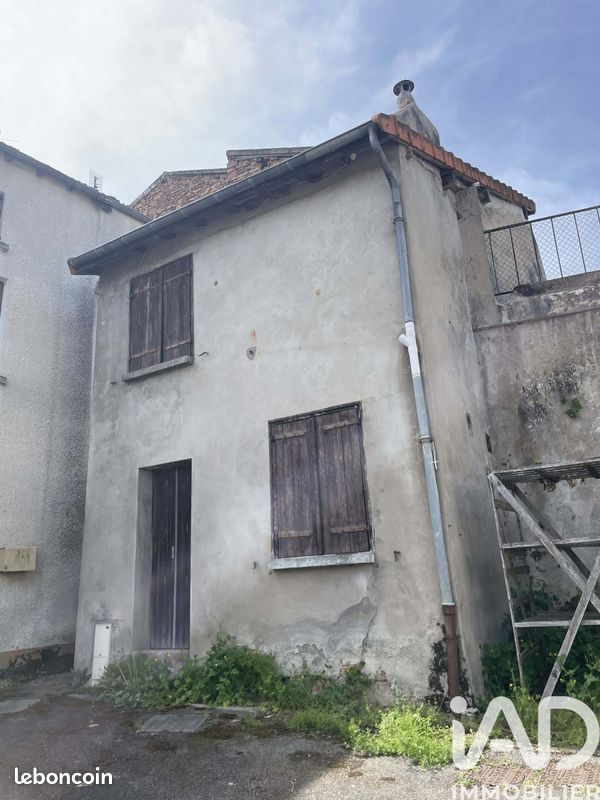 Maison 2 pièces 27 m² · à Saint-Martin-d'Estréaux · 27 m² · 17 000 €