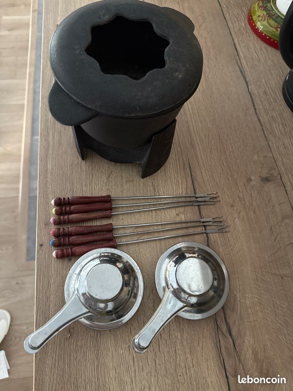 Service à fondue en fonte (image 1)