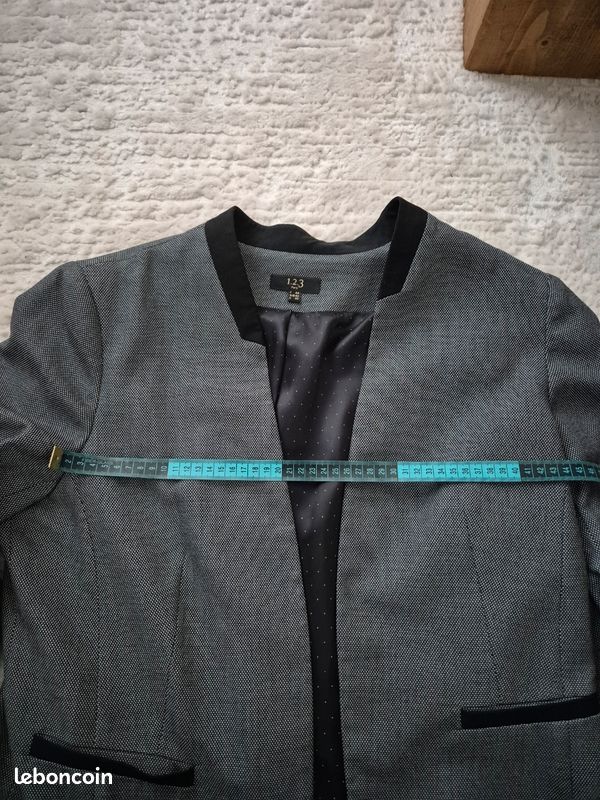 Veste Chic Noire Taille 44 – Occasion En Très Bon état