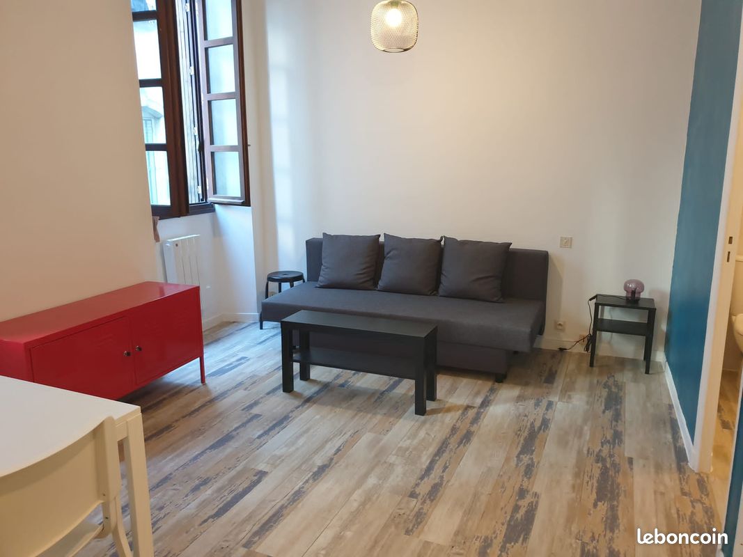 Appartement 1 pièce 24 m² · à Aubenas · 24 m² · 360 €