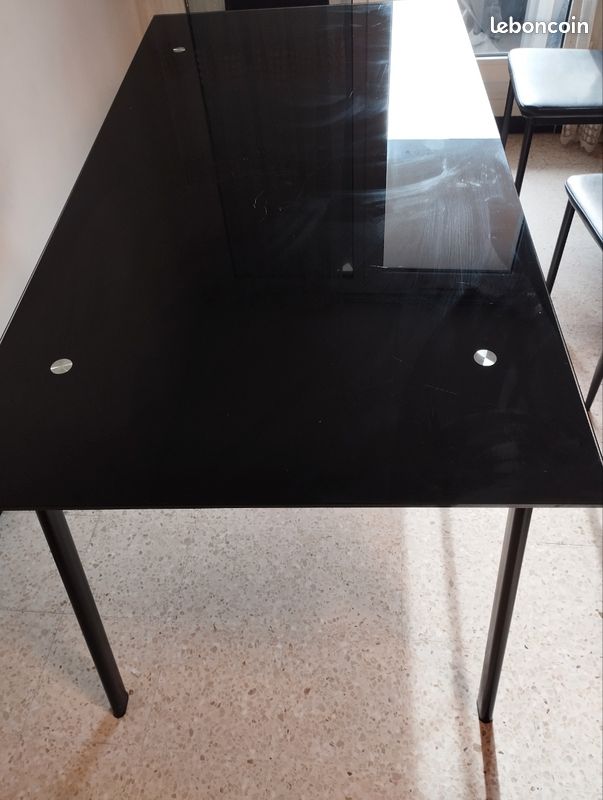 Table (image 1)