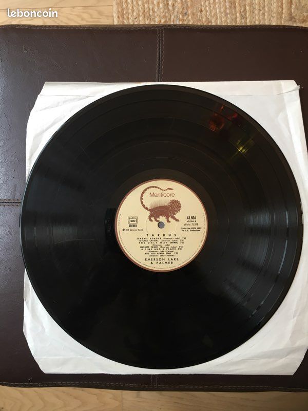 Disque vinyle 33 tours. Emerson Lake & Palmer. Tarkus. Manticore France, 1973. Réf : 43.504. Sans pochette, disque rayé. Prix à débattre. Possibilité d’achat groupé (image 4)