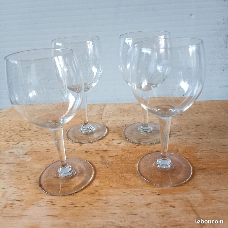 18 verres sérigraphiés
15 l ensemble
Contact mp (image 4)