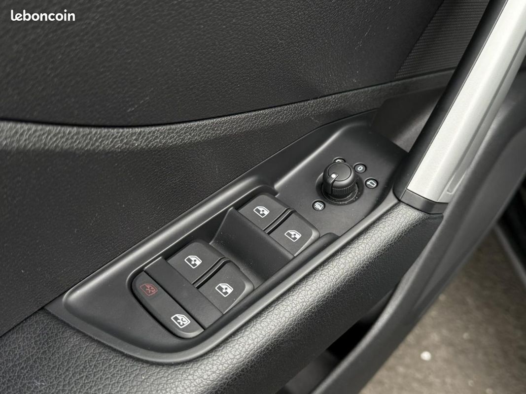 AUDI Q2 35 TFSI 150 S-Tronic S Line avec Caméra et Hayon électrique (image 23)