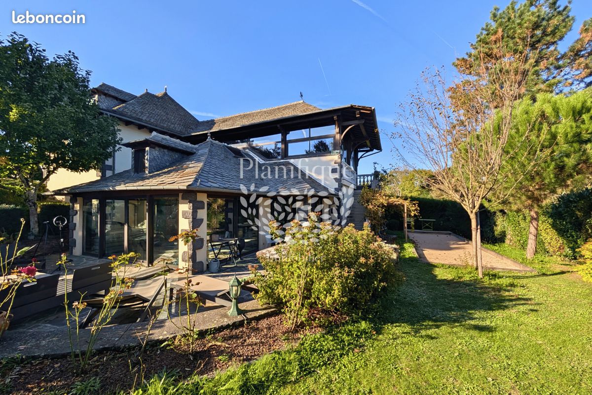 Villa 10 pièces 469 m² (image 1)