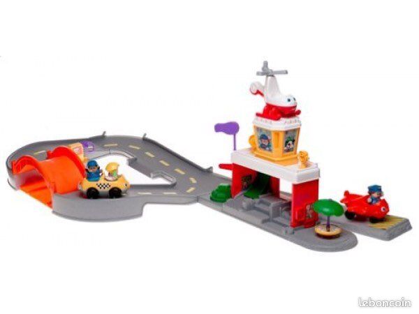 Aeroport little people (image 2)