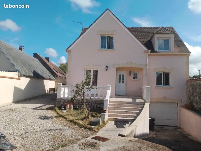 Maison 7 pièces 160 m² · à Artenay · 160 m² · 1 150 €/mois