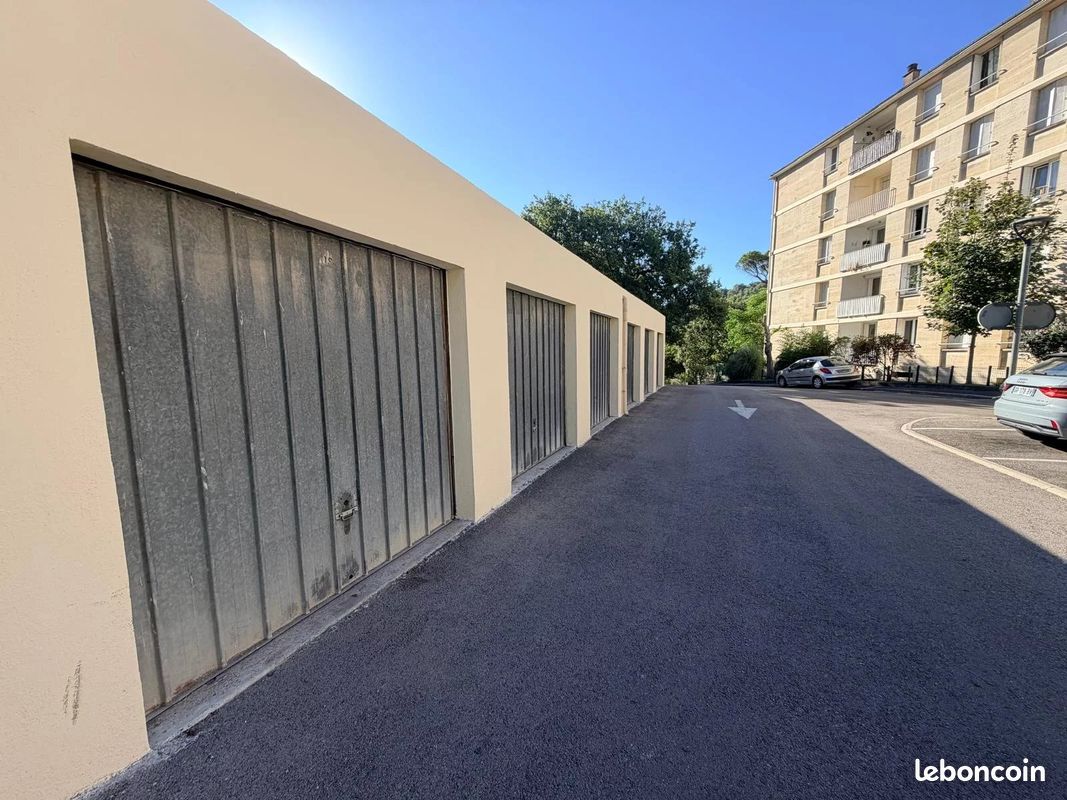 Parking 1 pièce 14 m² · à Aix-en-Provence · 14 m² · 95 €