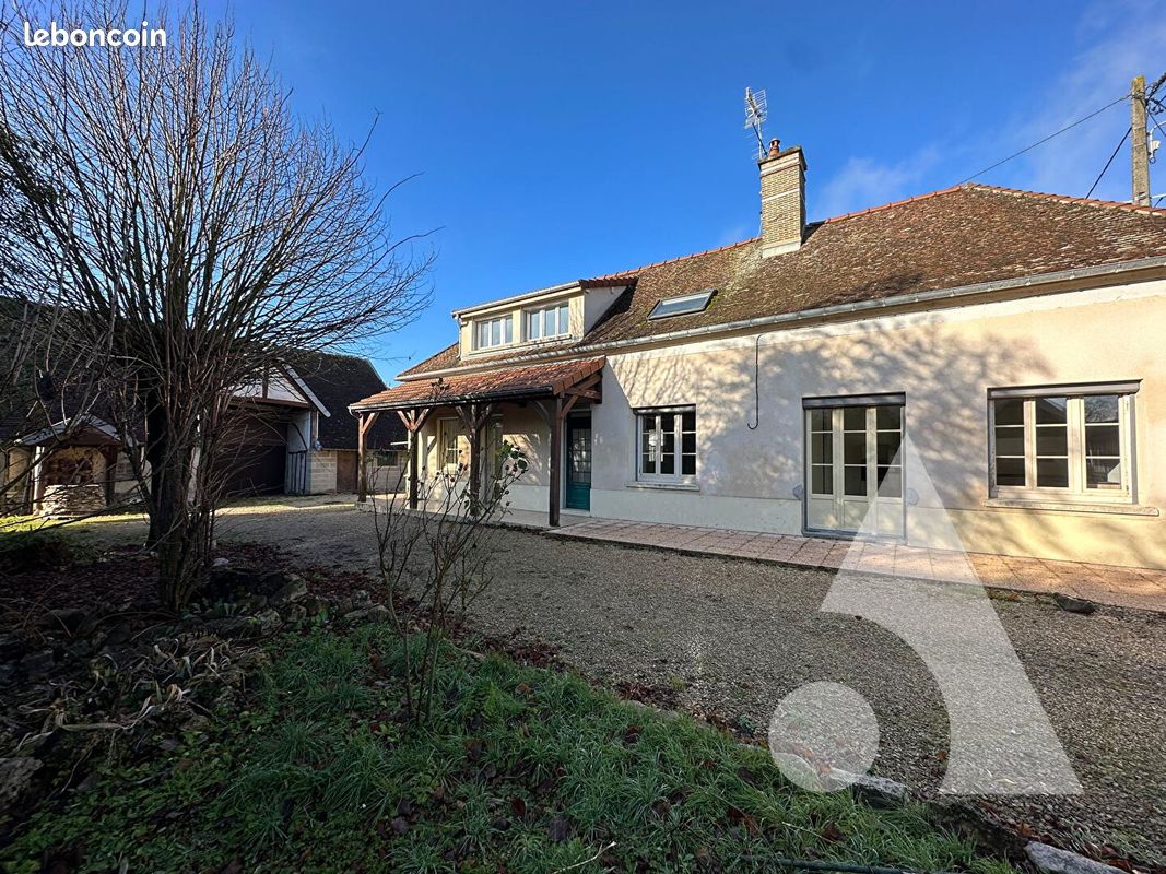 Maison 5 pièces 141 m² · à Saint-Lyé · 141 m² · 1 050 €