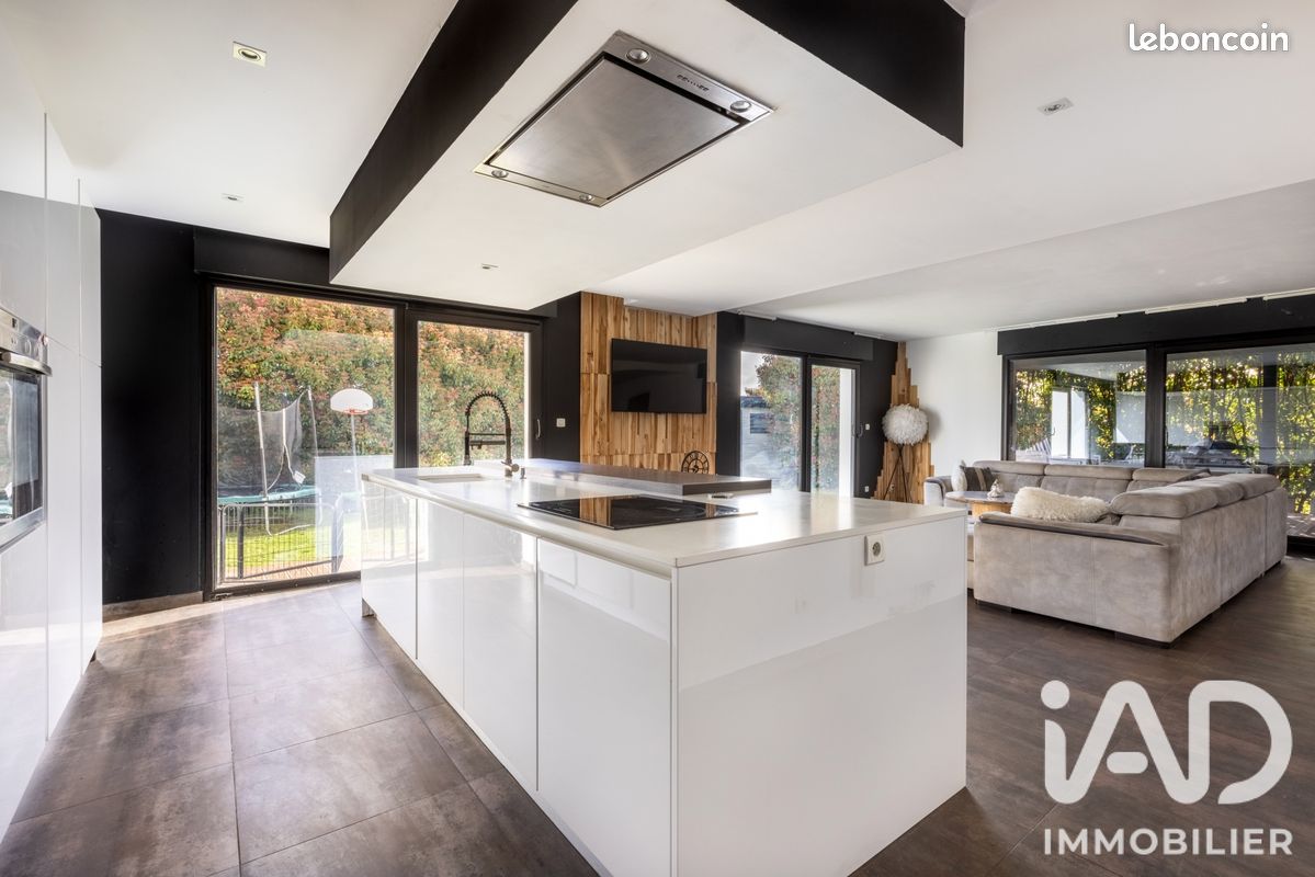 Maison 6 pièces 185 m² · à Loos-en-Gohelle · 185 m² · 375 000 €