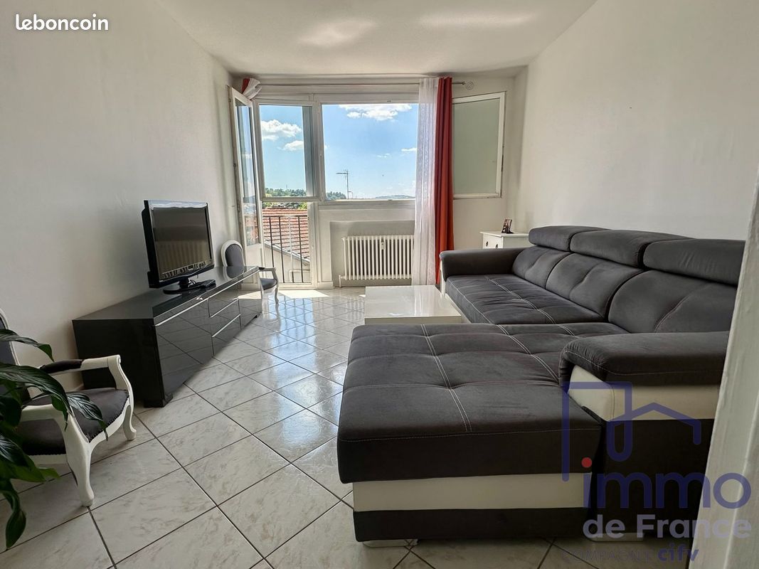 Appartement 2 pièces 55 m² · à Le Chambon-Feugerolles · 55 m² · 45 000 €