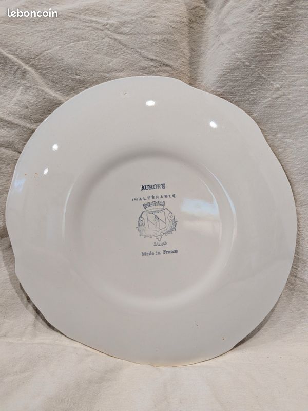 12 Assiettes LAPIN Salins les Bains / barbotine / céramique / porcelaine / faïence (image 2)