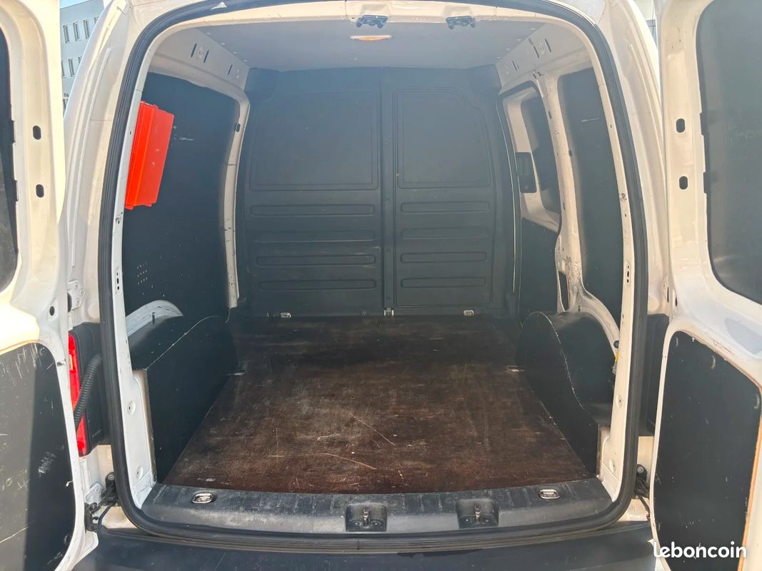VOLKSWAGEN CADDY 2.0 TDI 102 Confortline *SUPPRESSION AD BLUE (image 22)