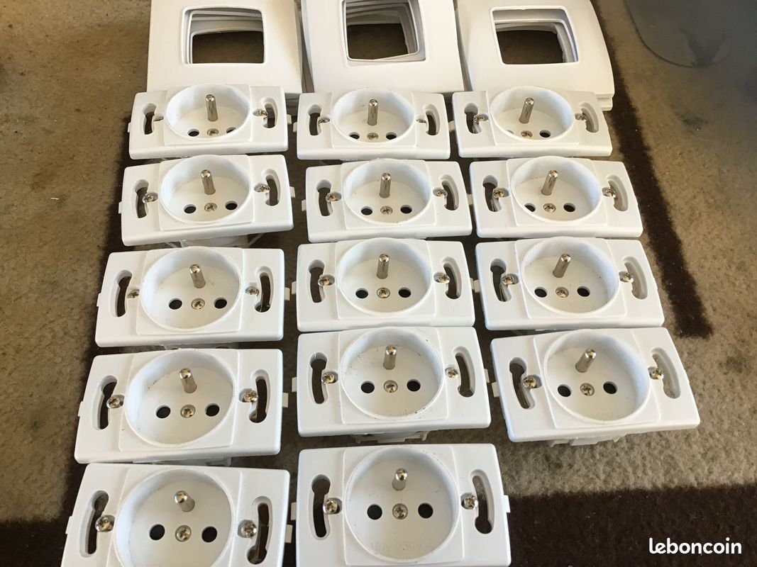 Lot 14 prises griffes p/n/t avec cache neuve (image 1)