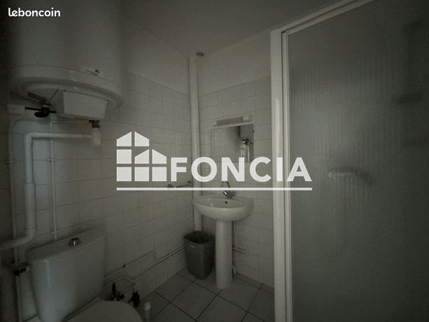 https://img.leboncoin.fr/api/v1/lbcpb1/images/f4/c1/02/f4c10272467f694737d8a3a3c4d10e7b00c55724.jpg?rule=ad-image