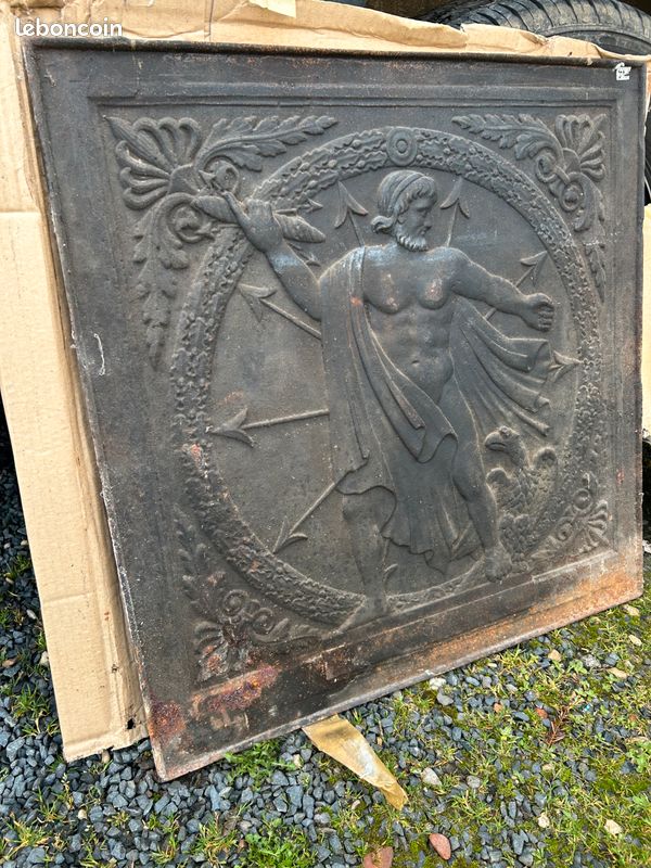 Plaque De Cheminée En Fonte – XIXe Siècle – Décor Homme Sage